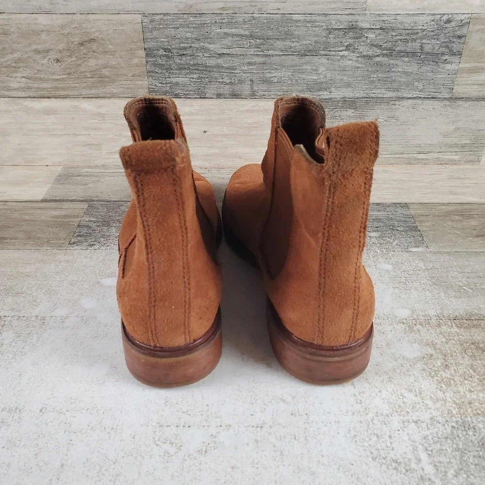 Clarks excellent black